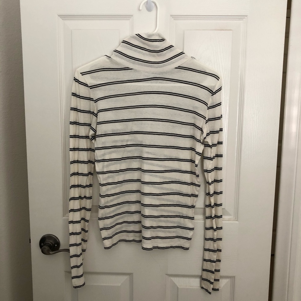 Urban Outfitters Turtle Neck